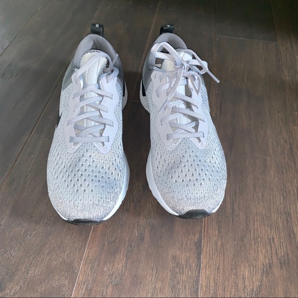 Nike Odyssey React in Wolf Grey & Black/Dark Grey - Picture 4 of 6